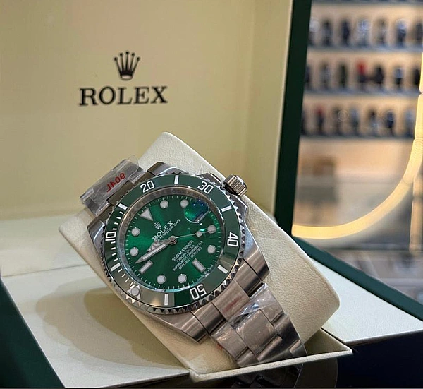 Rolex Submariner Date "hulk" Watch